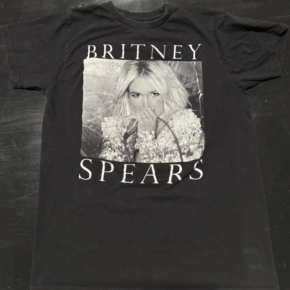 Britney Spears Official Portrait Tee 🎤 Size M